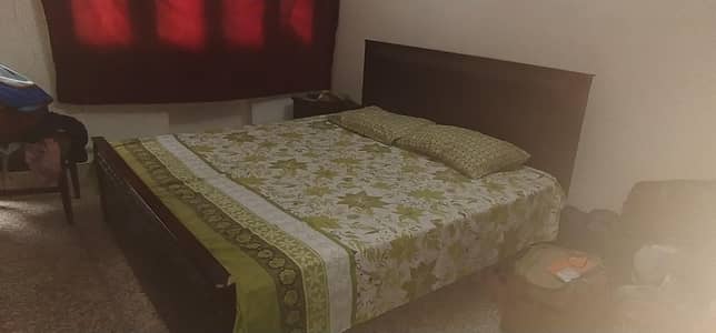 bedroom bed