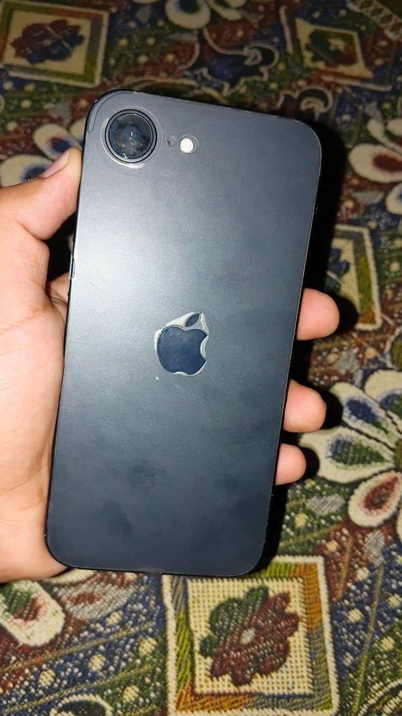 Apple iPhone 16e 0