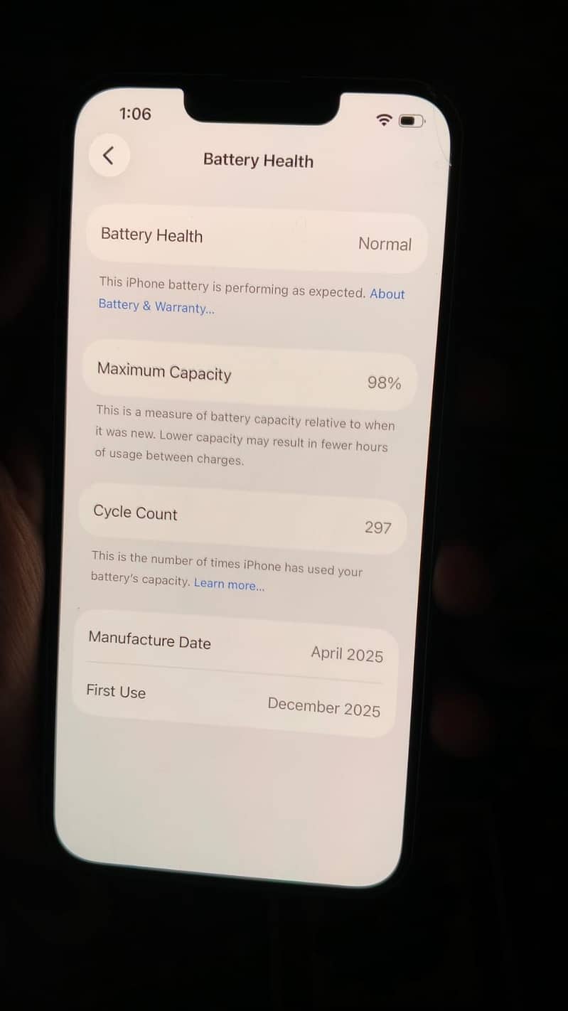 Apple iPhone 16e 1