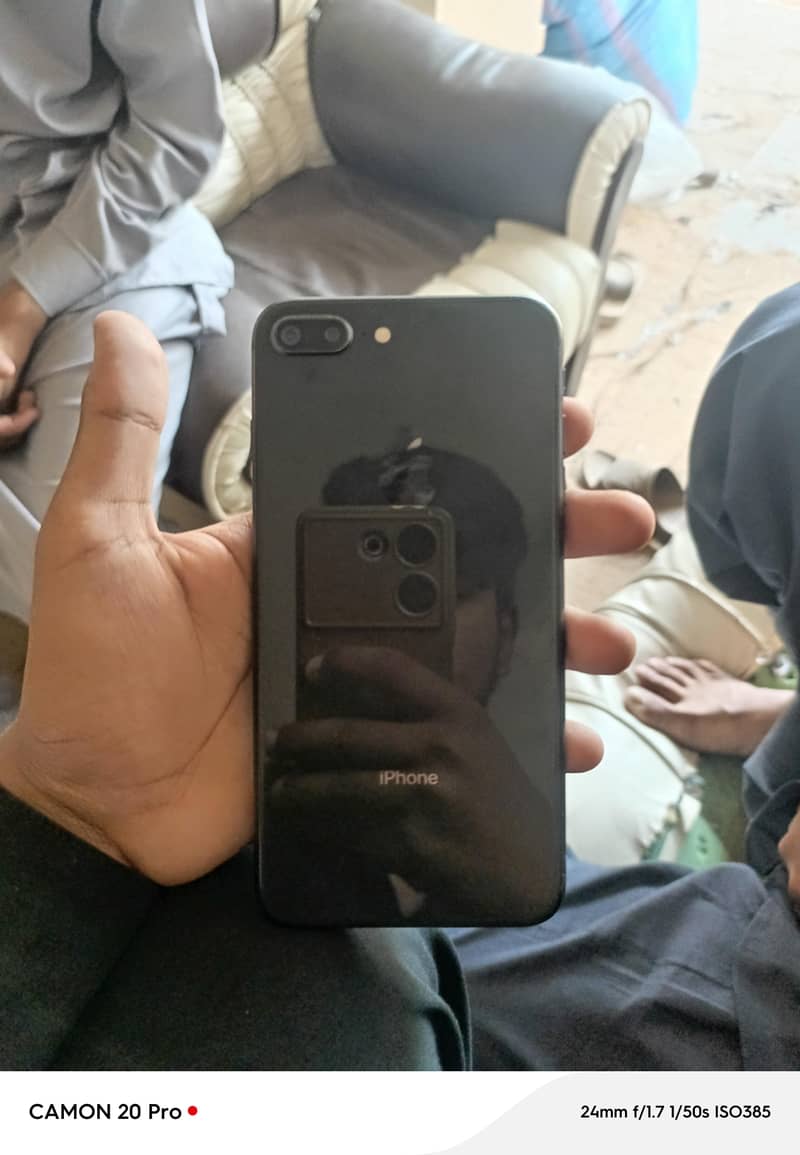 Apple iPhone 8 Plus 1