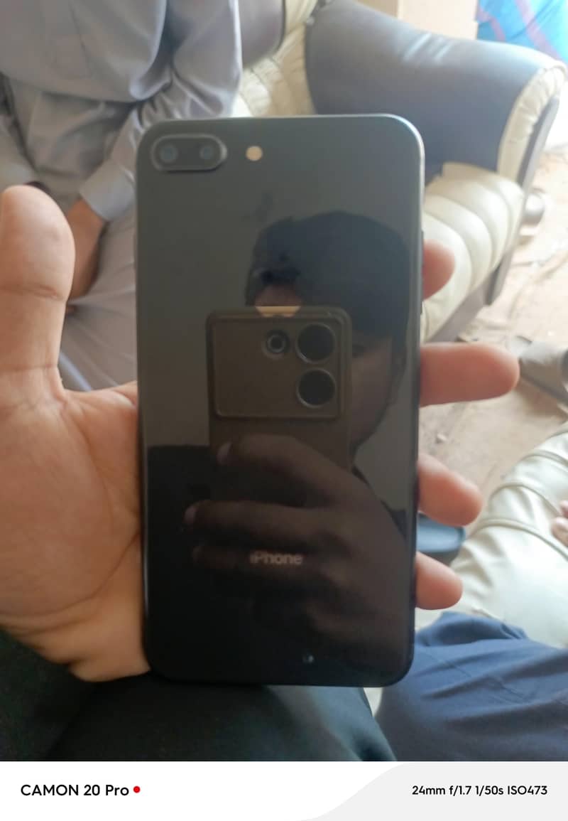 Apple iPhone 8 Plus 3