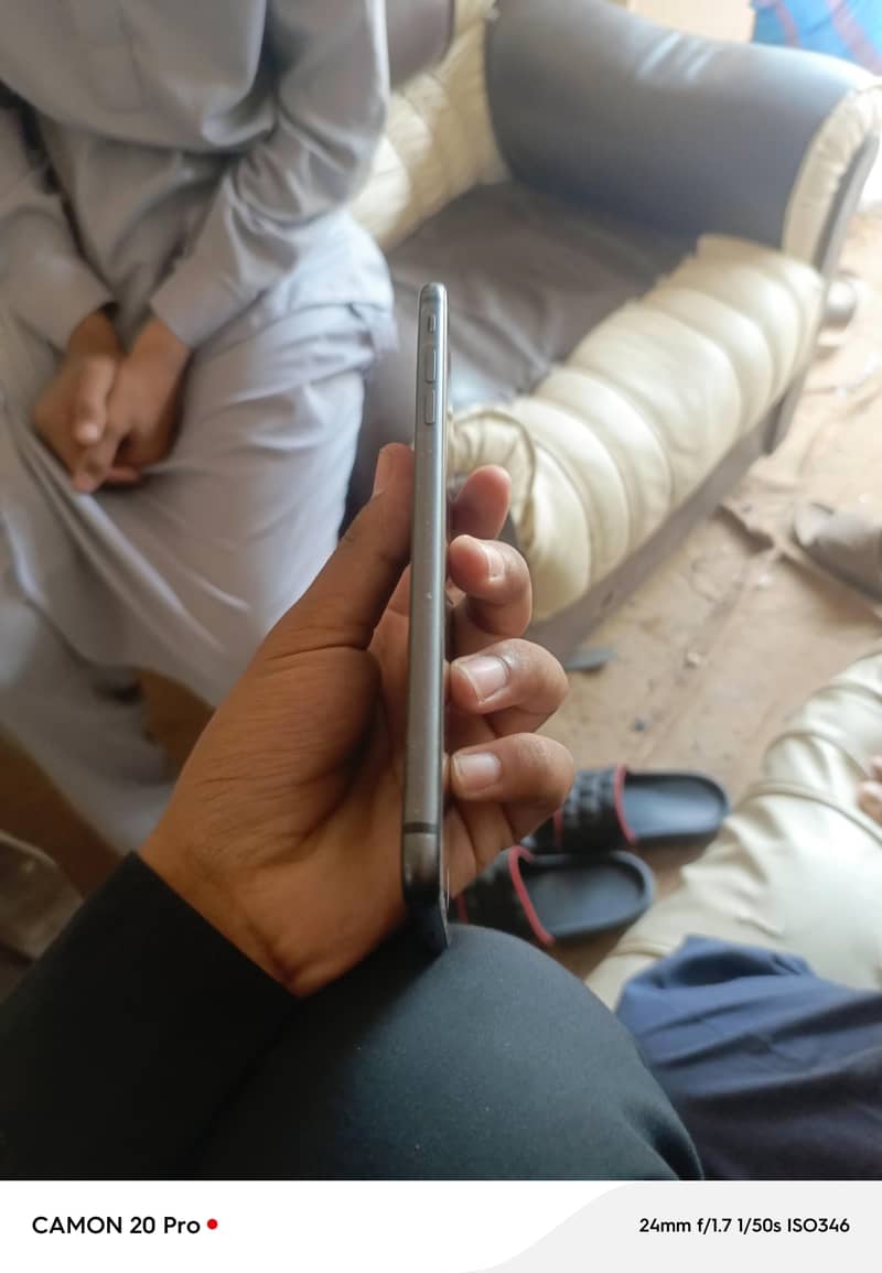 Apple iPhone 8 Plus 4
