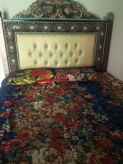 king bed aur gadda k sath