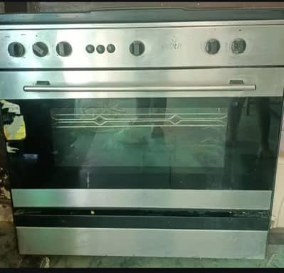 COOKING RANGE FOR SALE IN ALMOST NEW CONDITION!!