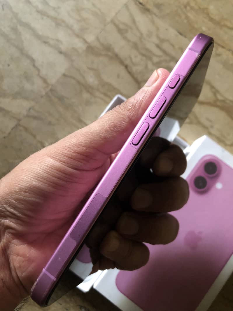 Apple iPhone 16 5