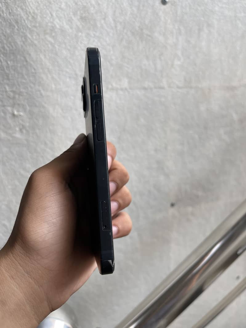Apple iPhone 13 2