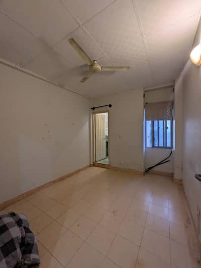 Non furnished 2 Bed apartment available for Monthly Rent