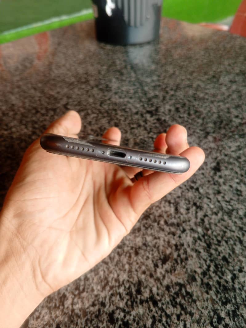 Apple iPhone 11 3