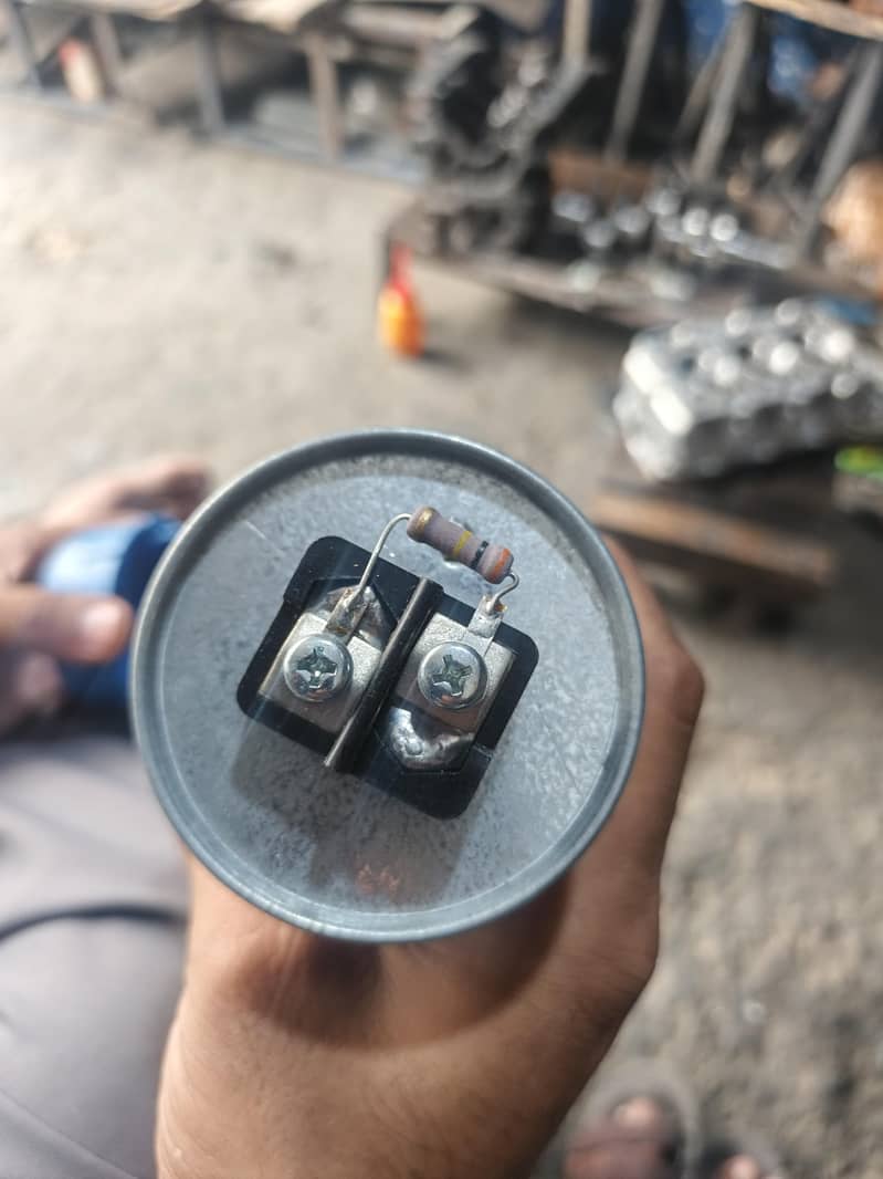 amber capacitor 1