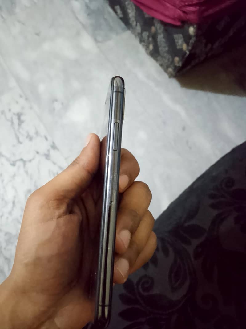 Apple iPhone X 3