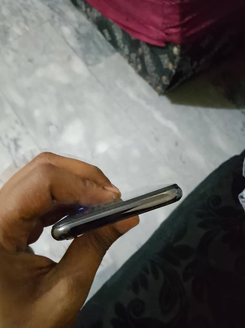 Apple iPhone X 5