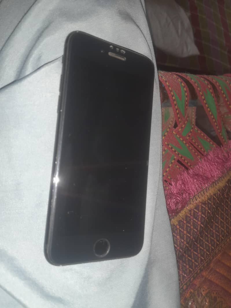 Apple iPhone 7 0