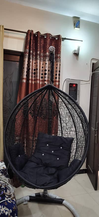 Hanging egg chair with stang