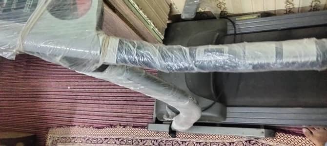 Like-New N. S 3200 Electric Treadmill – Barely Used, Perfect Condition!