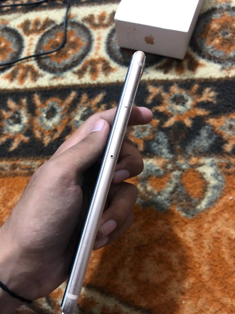 Apple iPhone 8 Plus 4