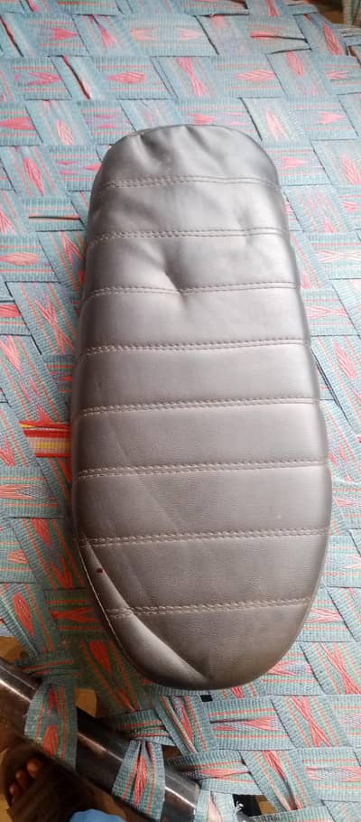 cafe racer seat only 1week used