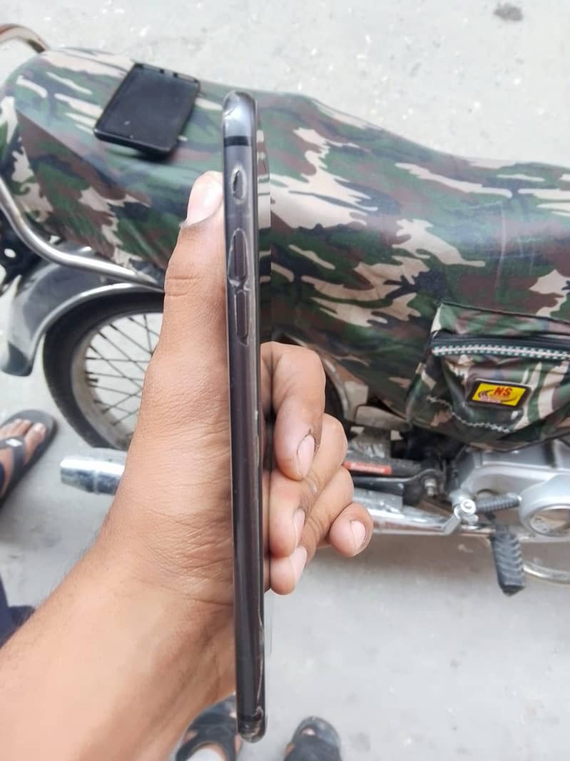 Apple iPhone 8 Plus 1