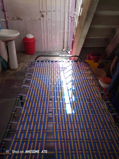 مضبوط اور صاف ستھری چارپائی فروخت کے لیے