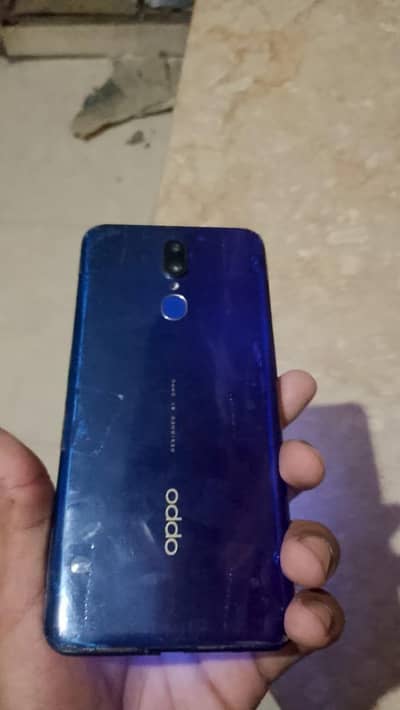 OPPO f11 (8 /256)