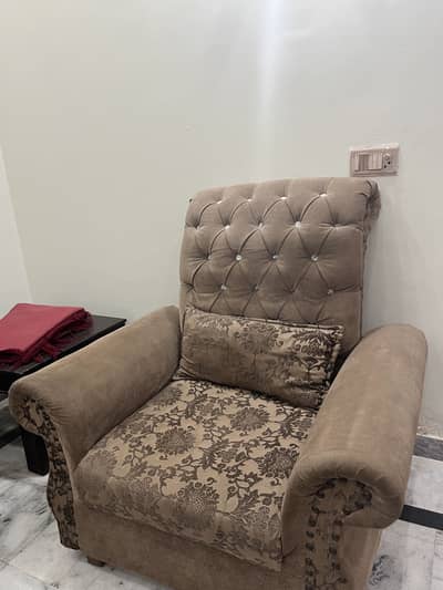 7 Seater Sofa Set Available – Excellent Condition