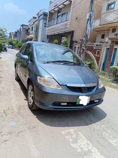 famliy used Honda City IDSI 2005