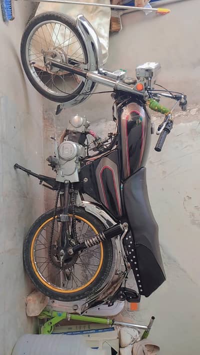 Bike for sale engine 10/10. first honour used for home