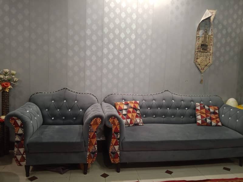 Gray colour sofa set 0