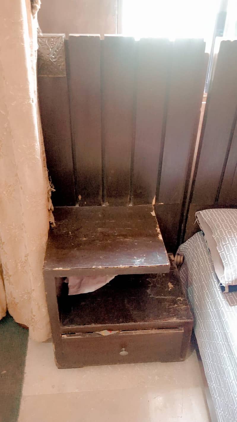 Bed complete set With 1 side Table 0