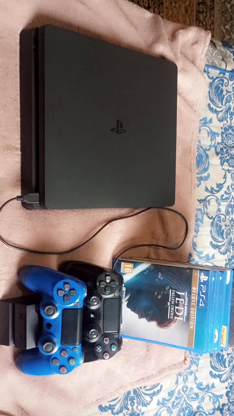 PS4 slim 1