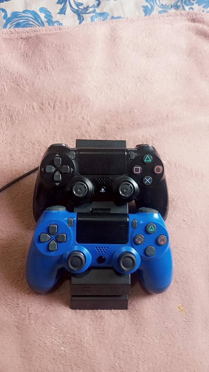 PS4 slim 4