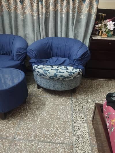 Room chairs with table