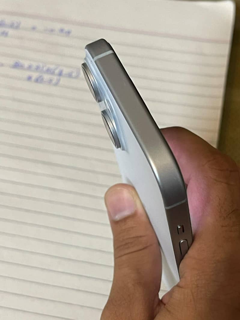 Apple iPhone 15 4