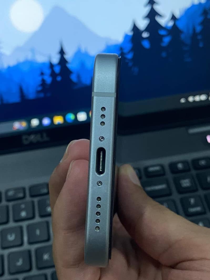 Apple iPhone 15 17