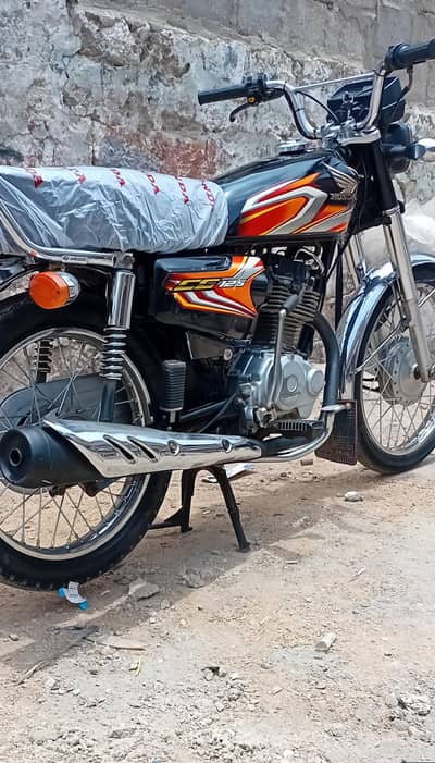 Honda CG-125cc. . . {2022} 10th Month Karachi Number. . . . . 0303/2827850