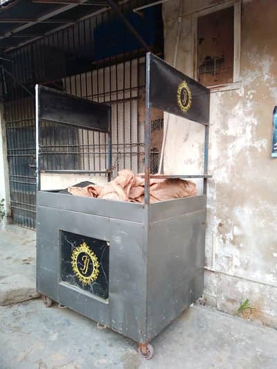 Heavy Duty Iron Counter / Shop Display Counter in good Condition