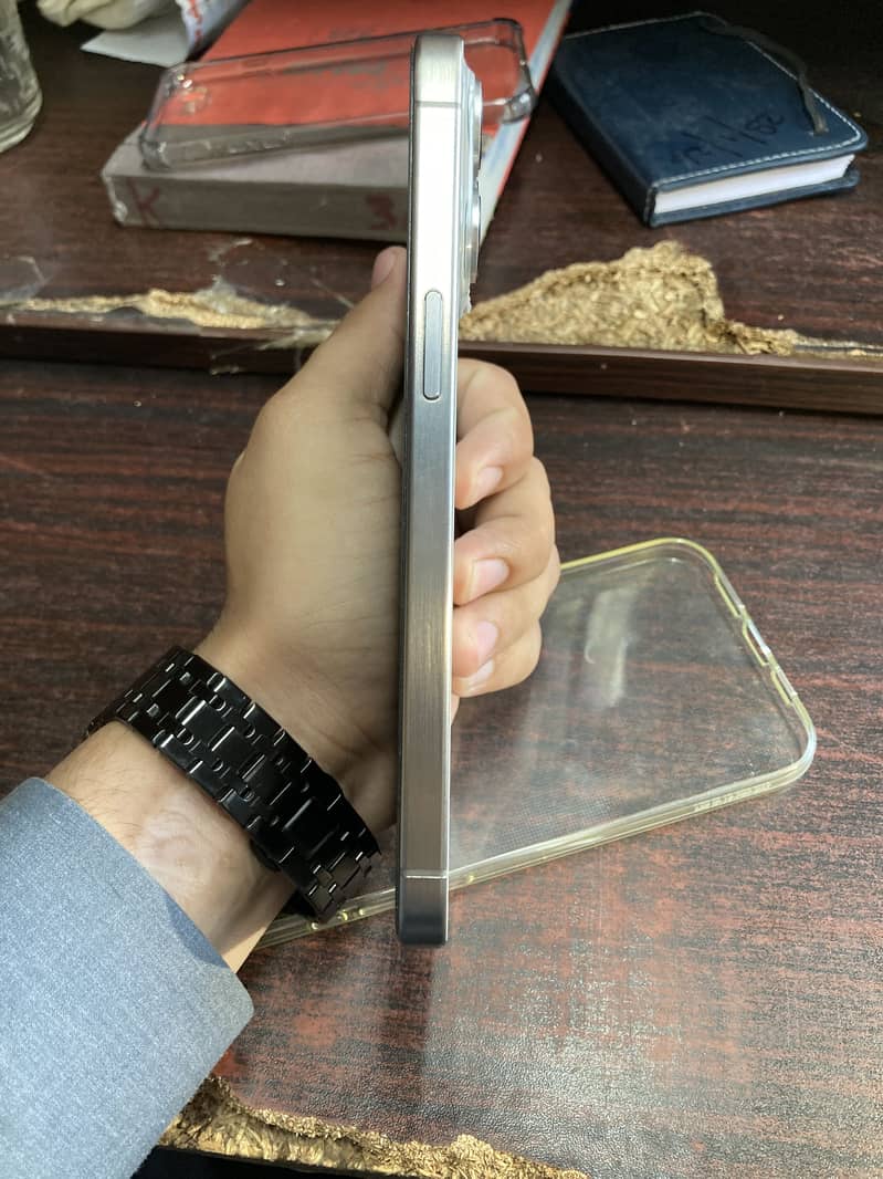 Apple iPhone 15 Pro Max 0