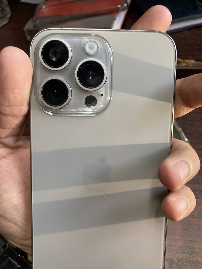 Apple iPhone 15 Pro Max 1