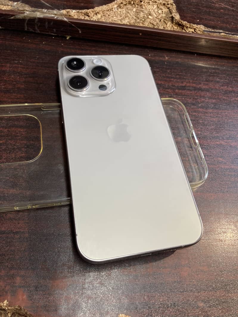 Apple iPhone 15 Pro Max 2