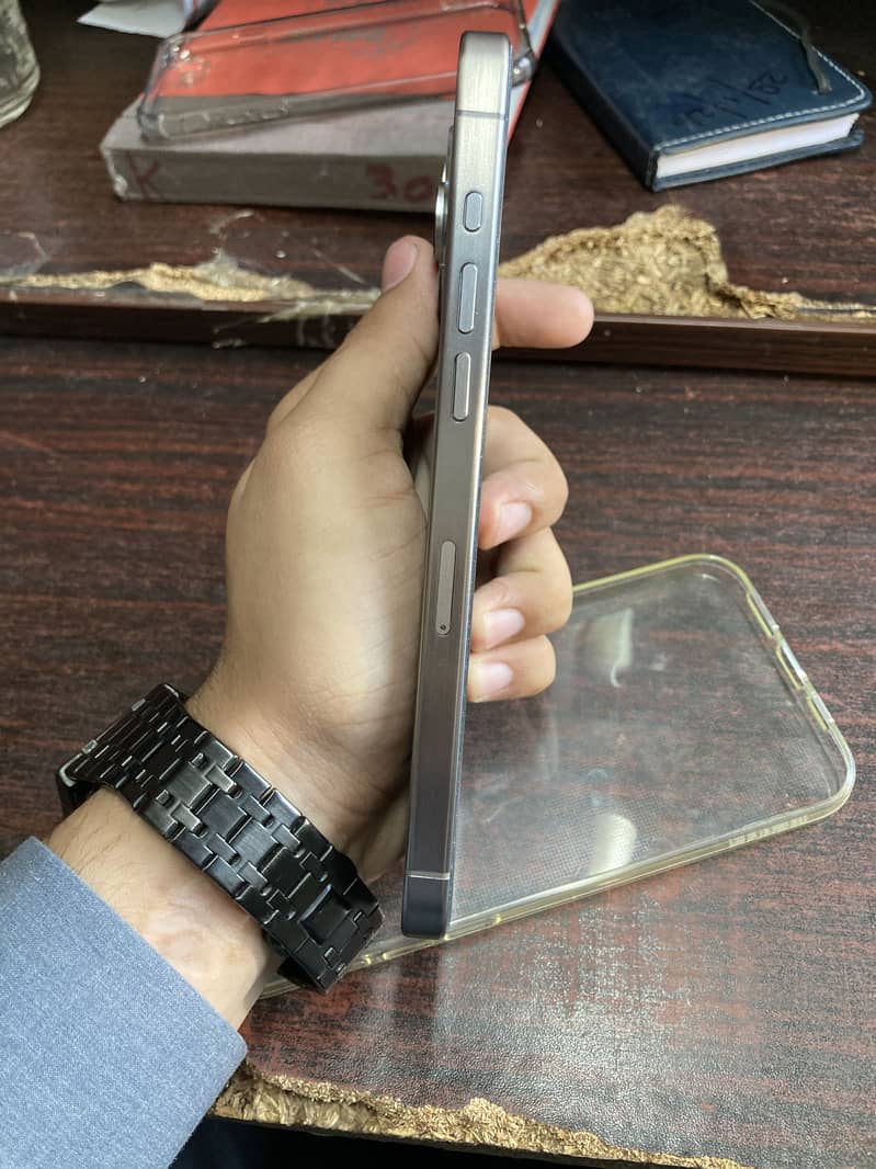 Apple iPhone 15 Pro Max 4