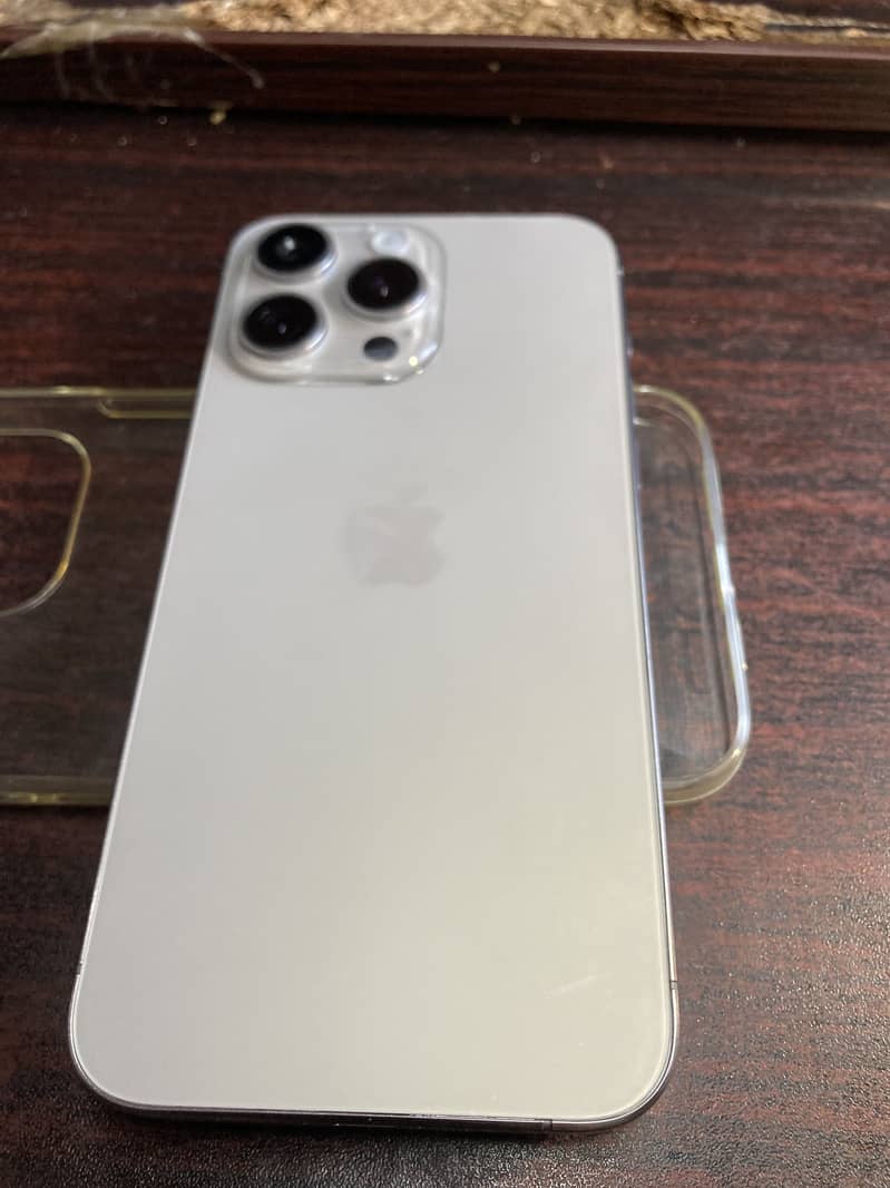 Apple iPhone 15 Pro Max 7