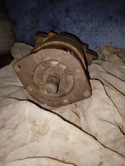 Used hydraulic oil pump for sale. The pump is in good working conditio