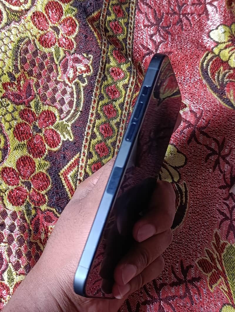 iPhone 15 Pro Max 1