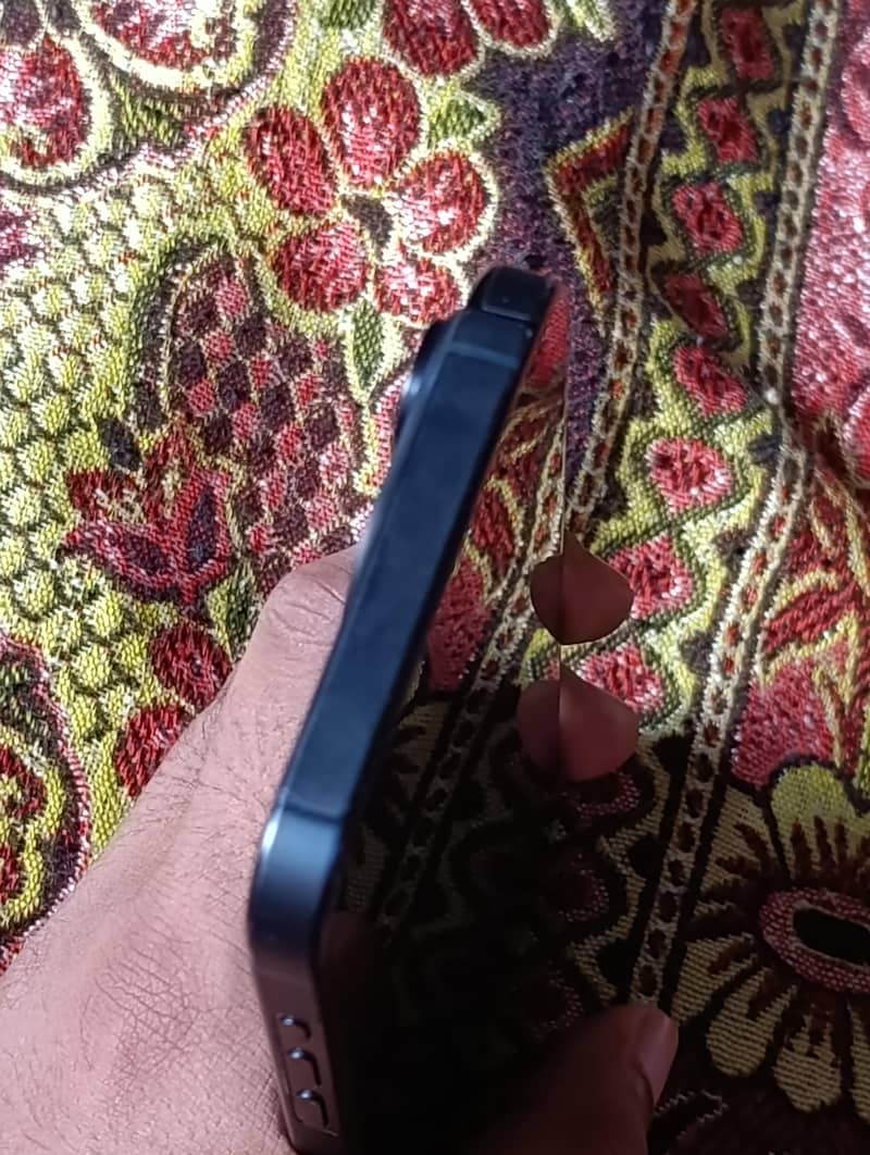 iPhone 15 Pro Max 3