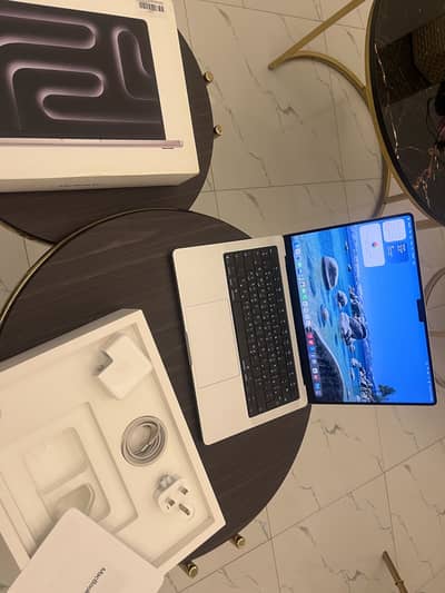 Macbook Pro M5 -Comes From Oman- 10/10 -Not a single dot - In Warranty