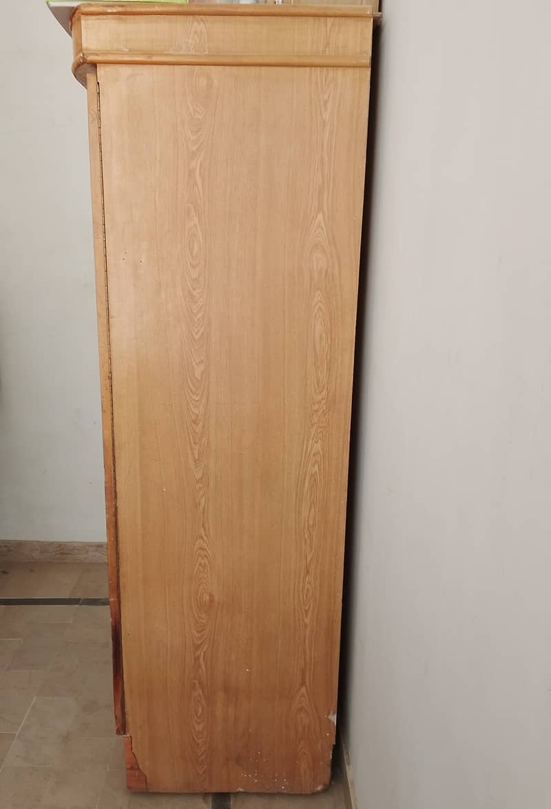 almari 1