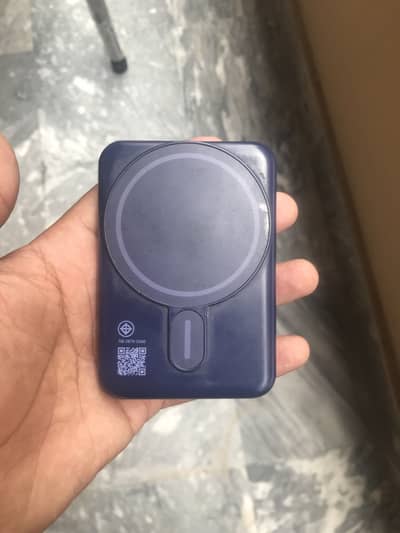 Original ENERGEA MagPac Mini. Power bank