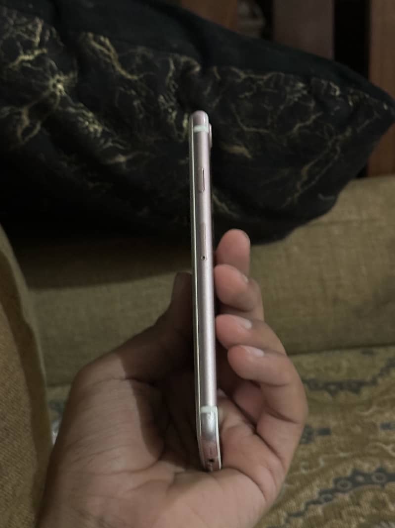 Apple iPhone 7 1