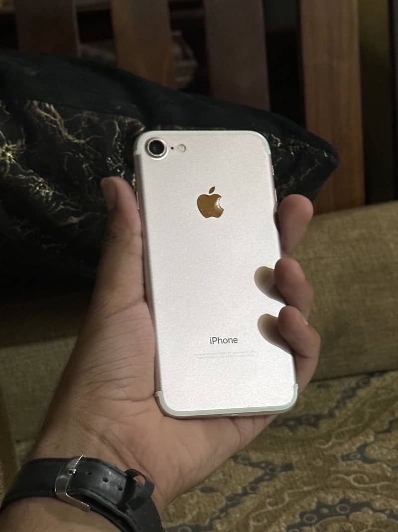 Apple iPhone 7 2