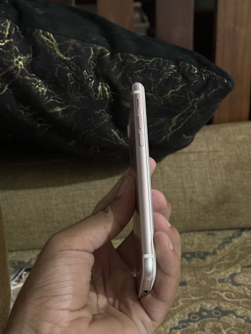 Apple iPhone 7 3
