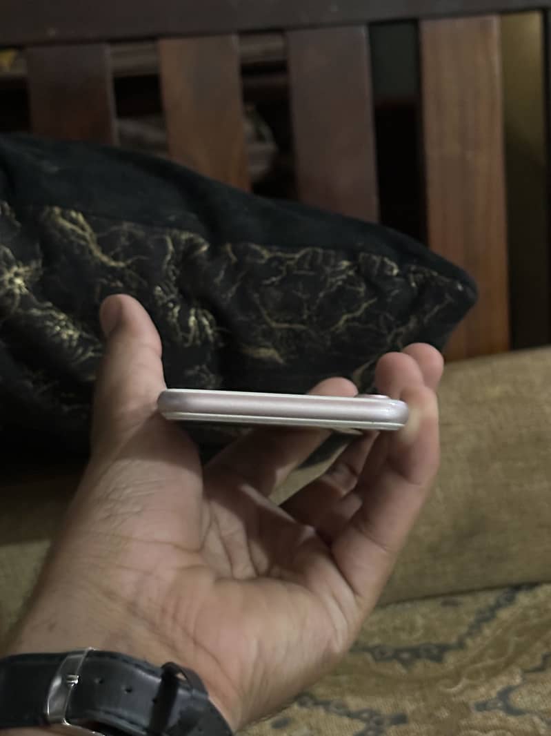 Apple iPhone 7 4